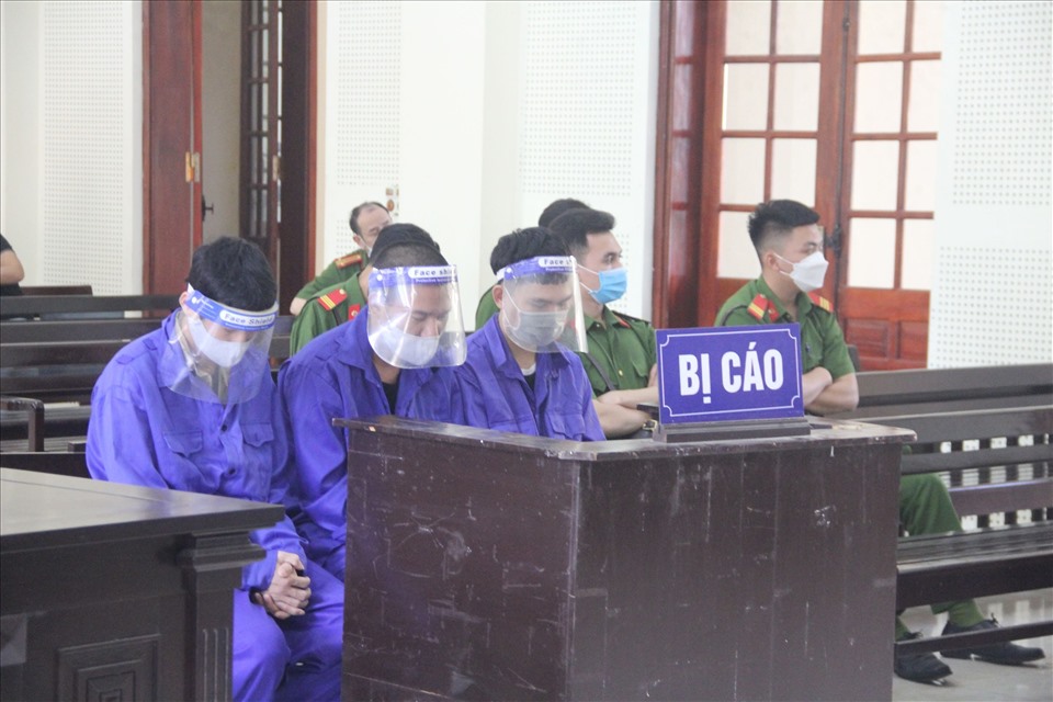 3 bị cáo: Nguyễn Danh Sơn, Lô Văn Huy, Lô Văn Thu    Ảnh: QĐ