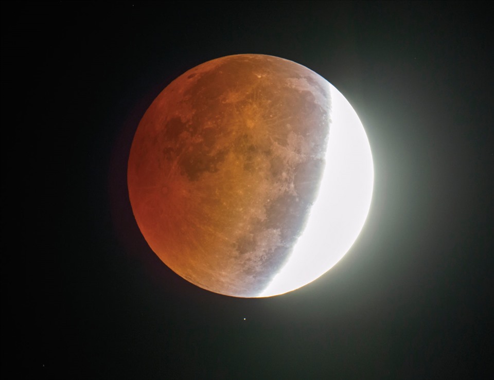 Lunar eclipse.  Photo: Space
