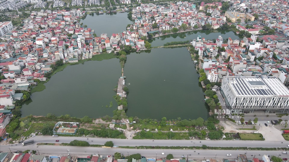 Khu vực hồ đối diện số 126 Tam Trinh cũng thuộc diện thu hồi, san lấp tạo quỹ đất xây dựng dự án chung cư. Cụ thể, khu vực này sẽ được thu hồi, san lấp xây dựng dự án Khu chung cư và dịch vụ công cộng TDC (Lucky House) với diện tích khoảng 31.687,936 m2.