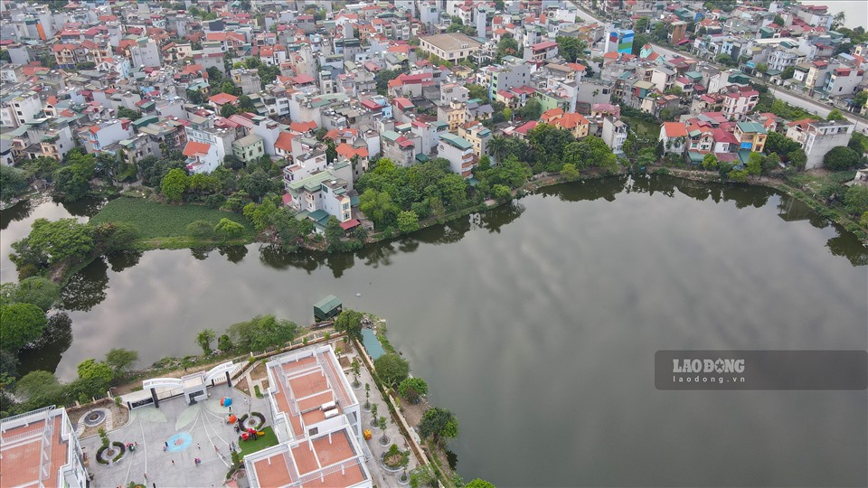 Tại quận Hoàng Mai, khu vực hồ Thanh Trì cũng lọt tầm ngắm thu hồi, san lấp để làm đường, làm nhà.