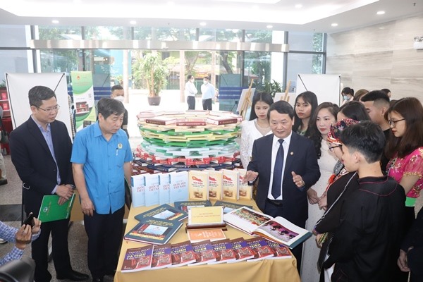 Công đoàn Ủy ban Dân tộc hưởng ứng “Ngày sách và Văn hóa đọc Việt Nam”.