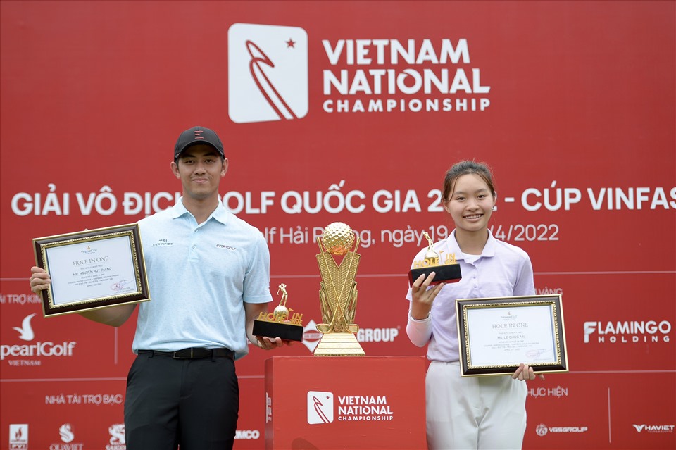 Nguyễn Huy Thắng và Lê Chúc Anh là hai vận động viên ghi điểm hole in one. Ảnh: Như Ý
