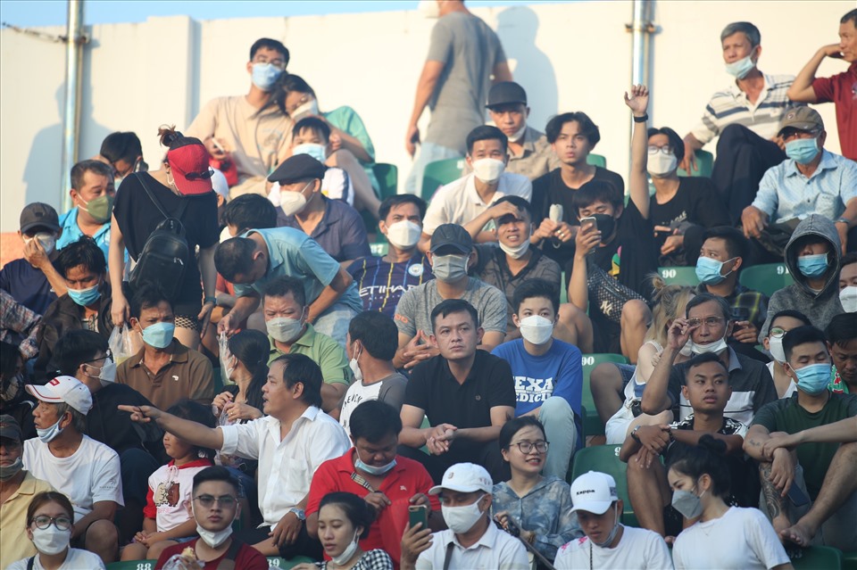 Khán giả đến sân từ sớm để xem Hoàng Anh Gia Lai thi đấu trận thứ 3 tại AFC Champions League 2022. Ảnh: Thanh Vũ