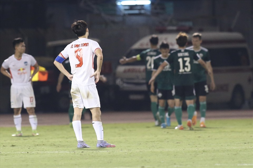 Hoàng Anh Gia Lai đã có trận đấu tốt trước Jeonbuk Hyundai Motors FC ở lượt trận thứ 3 bảng H AFC Champions League 2022. Tuy nhiên, bàn thua trong những phút bù giờ đã khiến đội bóng phố núi nhận thất bại đáng tiếc.