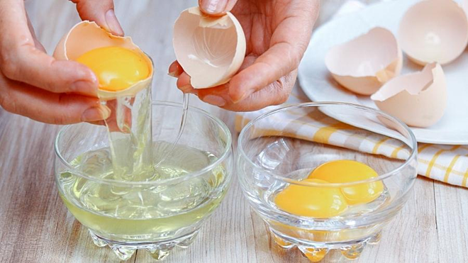 Hai lòng trắng trứng và một quả trứng sẽ cung cấp cho bạn khoảng 14 gam protein. Ảnh: ST
