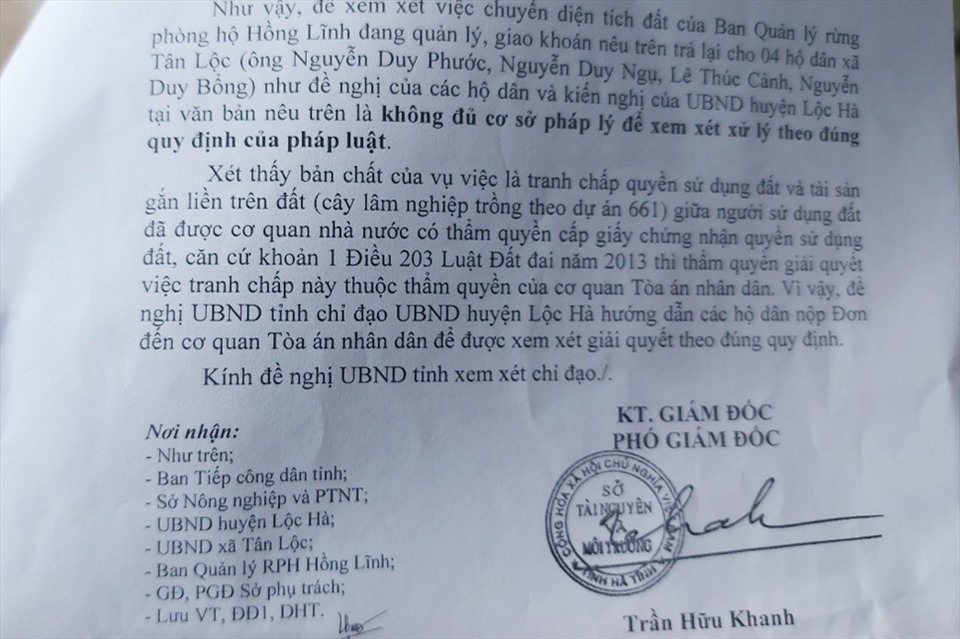 Văn bản mà Sở TNMT Hà Tĩnh hướng dẫn công dân khởi kiện ra tòa. Ảnh: Trần Tuấn.