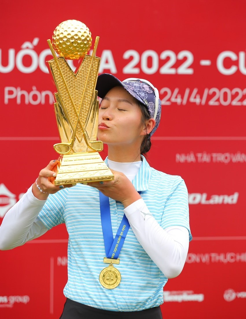 Hình ảnh “Song Minh” đăng quang giải vô địch Golf Quốc gia 2022