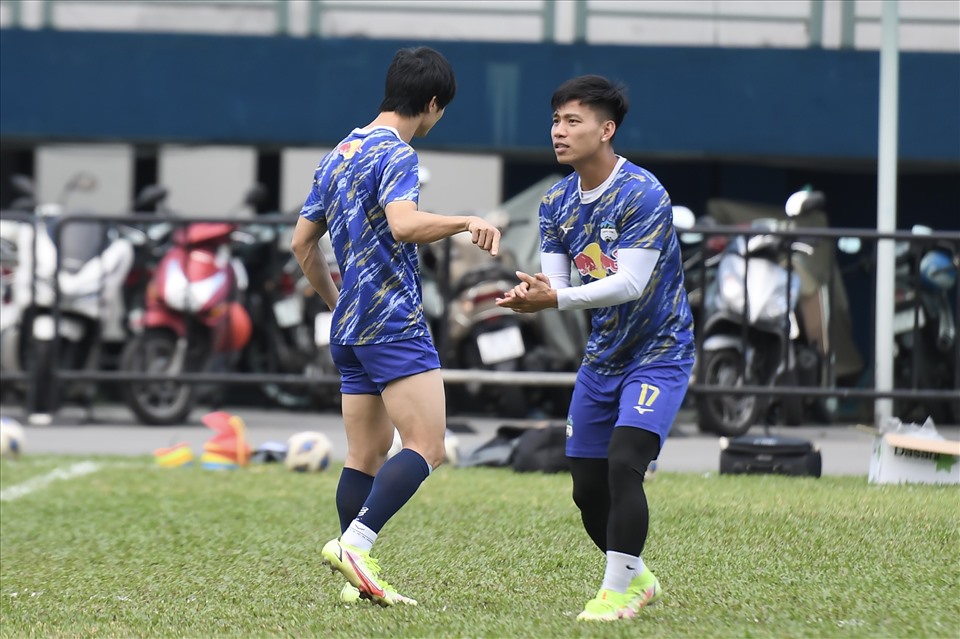 Công Phượng (trái) và Văn Thanh là những trụ cột quan trọng của Hoàng Anh Gia Lai. Ở lượt trận thứ 2, Văn Thanh đã được AFC bầu chọn vào đội hình tiêu biểu.