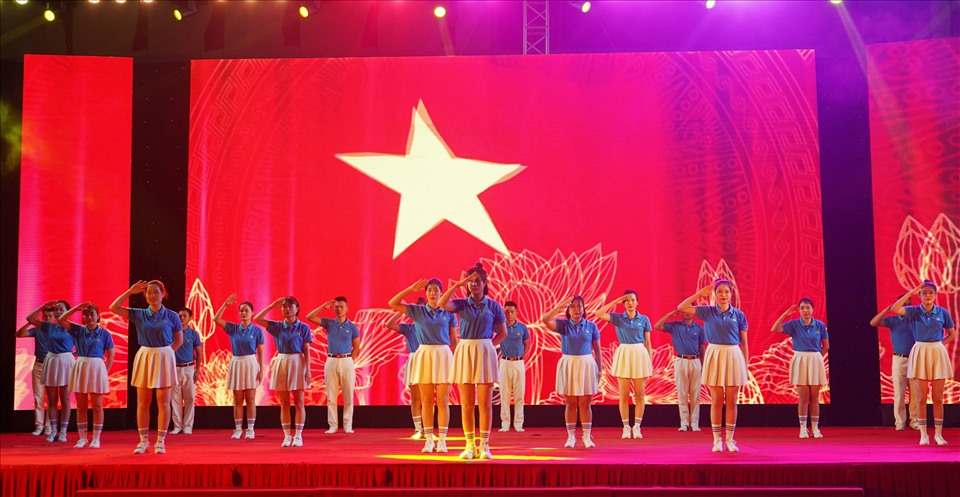 Tiết mục đồng diễn thể dục Việt Nam ơi của Liên đoàn Lao động quận Lê Chân. Ảnh: Mai Dung