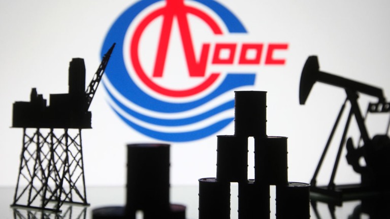 CNOOC là một trong ba tập đoàn Trung Quốc đang bàn thảo mua lại cổ phần của Shell ở Nga. Ảnh: Getty