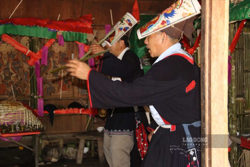 Điểm du lịch cộng đồng xóm Sưng, xã Cao Sơn, huyện Đà Bắc, tỉnh Hoà Bình là nơi sinh sống của trên 70 hộ dân người Dao Tiền, nơi đây còn lưu giữ nhiều nét văn hoá đặc sắc.