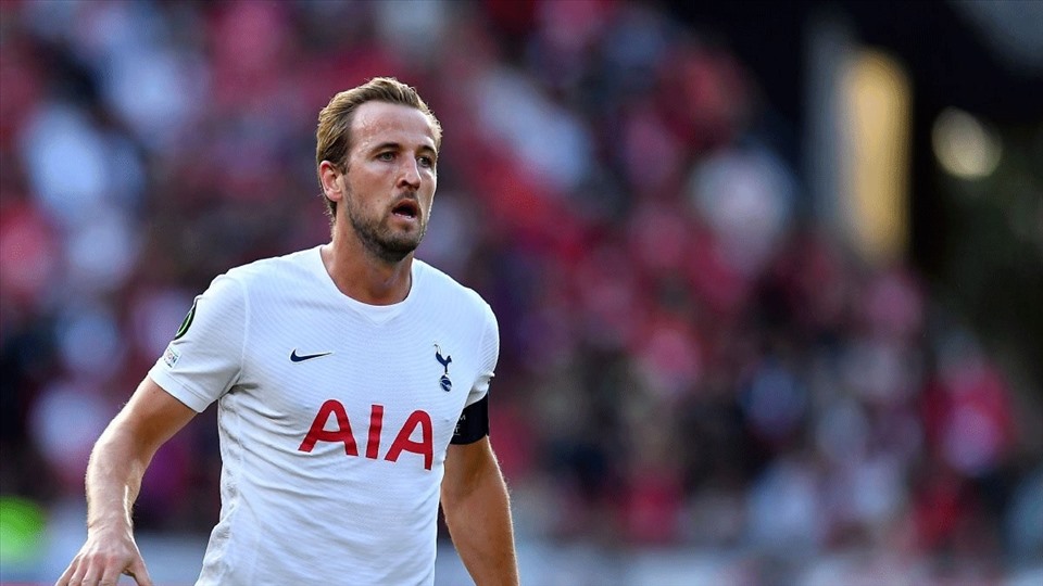 Harry Kane, tiền đạo, đội bóng: Với sự nghiệp đầy thành tích và tài năng đỉnh cao, Harry Kane đã trở thành một trong những tiền đạo hàng đầu thế giới. Xem anh thể hiện kỹ năng đánh đầu và khả năng dứt điểm chính xác sẽ là một trải nghiệm thú vị. Cùng xem Harry Kane ghi bàn cho đội bóng của mình và tạo nên những pha bóng đẹp mắt.