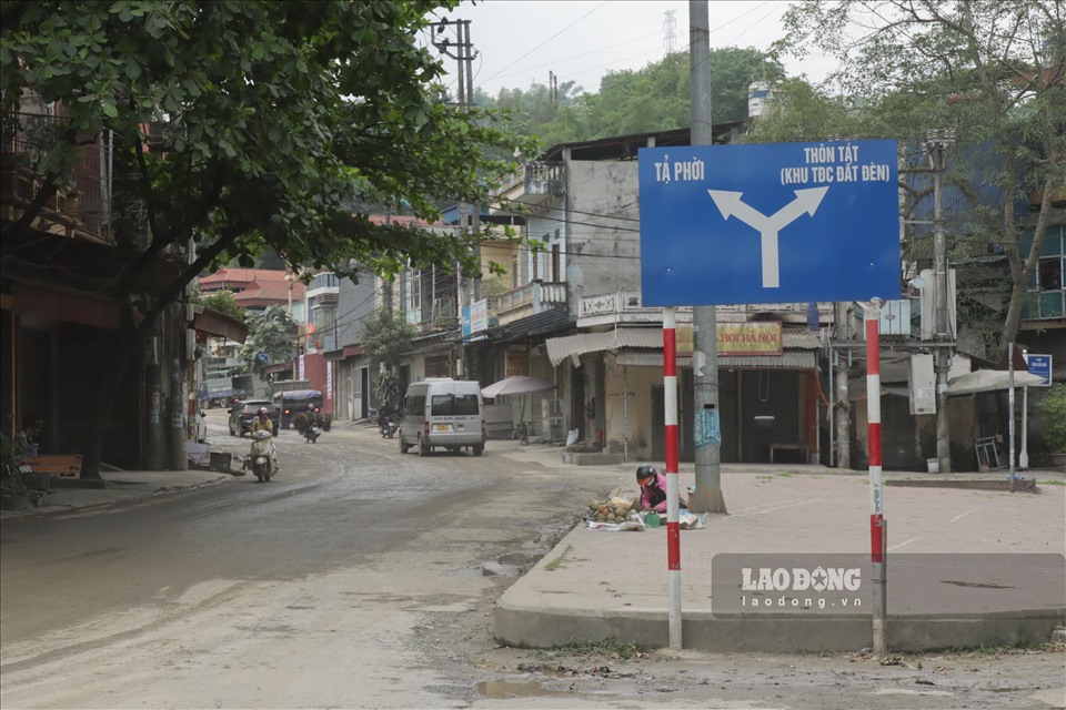 Tuyến đường bị xuống cấp kéo dài khoảng 4km từ Ngã ba Bến Đá đến 2 điểm mỏ trên địa bàn xã Tả Phời, TP Lào Cai.