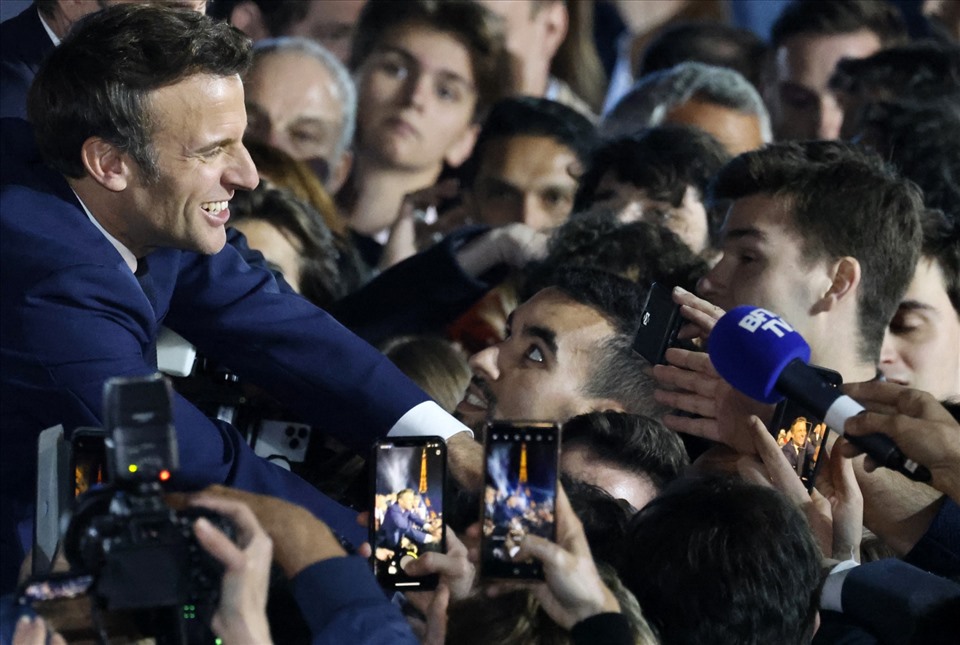Tổng thống Emmanuel Macron cảm ơn người ủng hộ. Ảnh: AFP