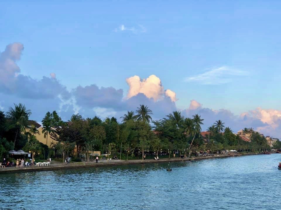 Những buổi chiều bên sống Cổ Cò cũng đều có thể coi là... đặc sản