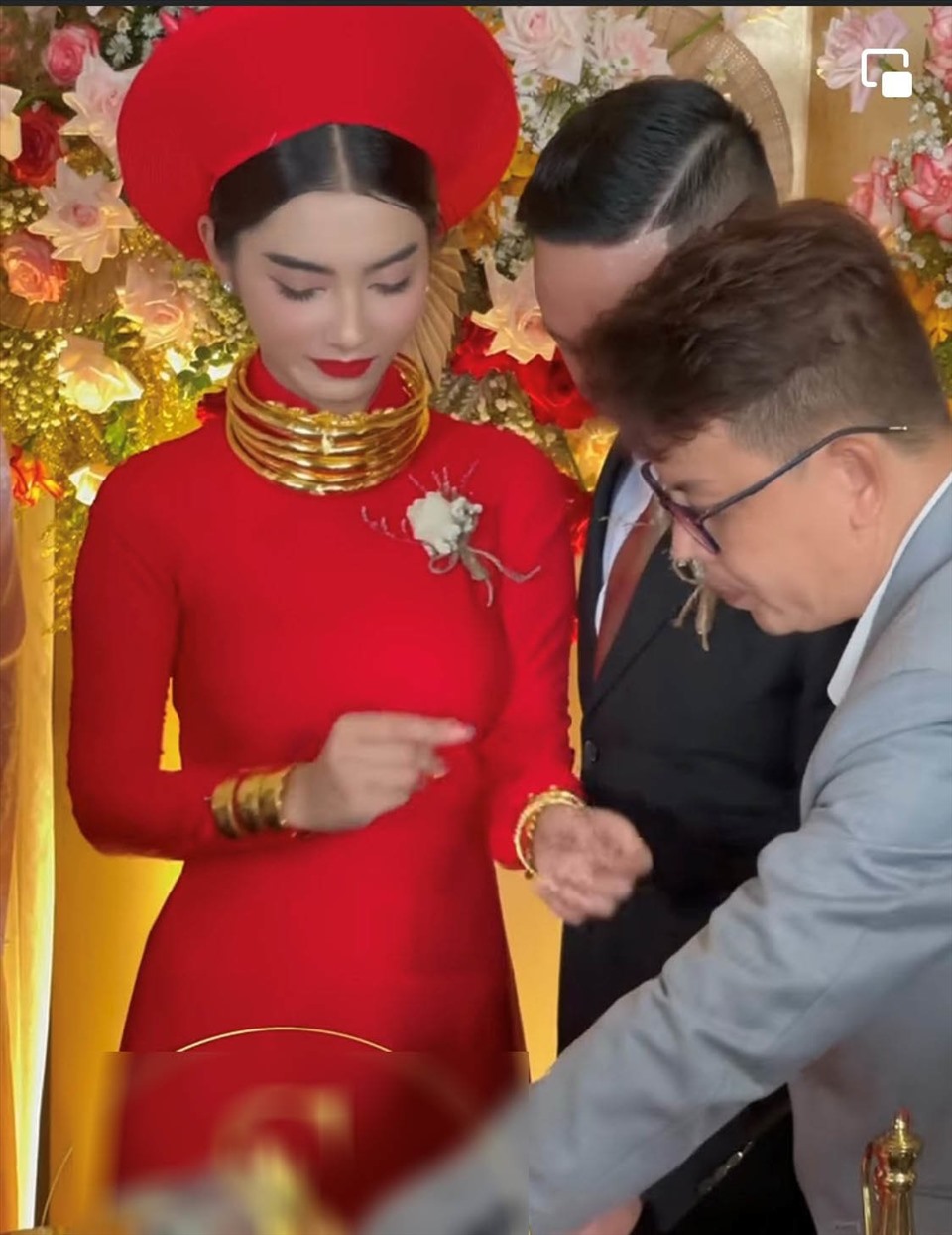 Quỳnh Lê nhận được quà hồi môn giá trị trong ngày cưới.