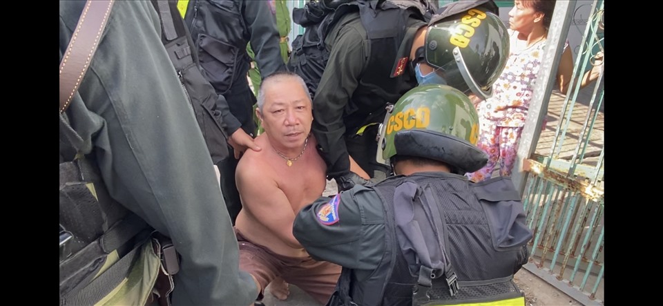 Lực lượng công an bắt giữ đối tượng Nguyễn Văn Minh.