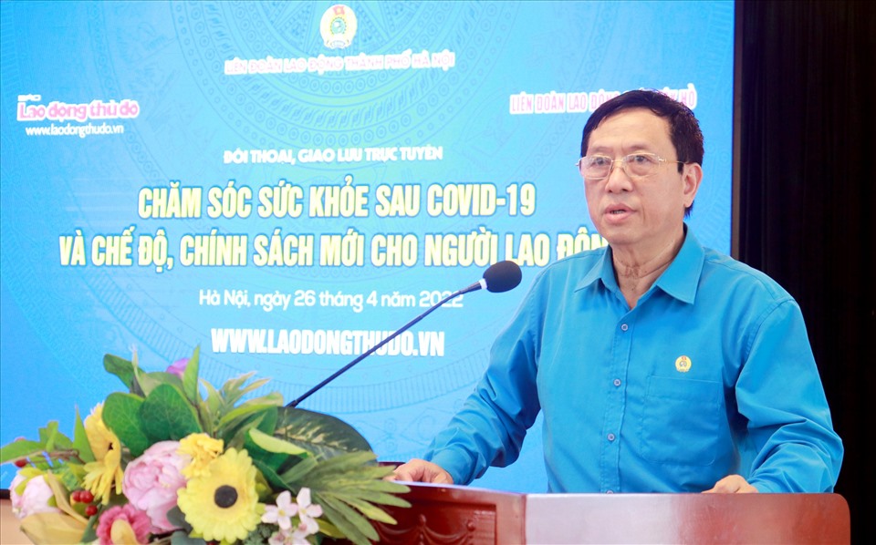 Chủ tịch LĐLĐ quận Tây Hồ Nguyễn Văn Vinh phát biểu tại buổi giao lưu.
