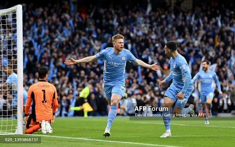 Kevin de Bruyne và Gabriel Jesus giúp Man City có lợi thế dẫn 2 bàn từ rất sớm. Ảnh: AFP