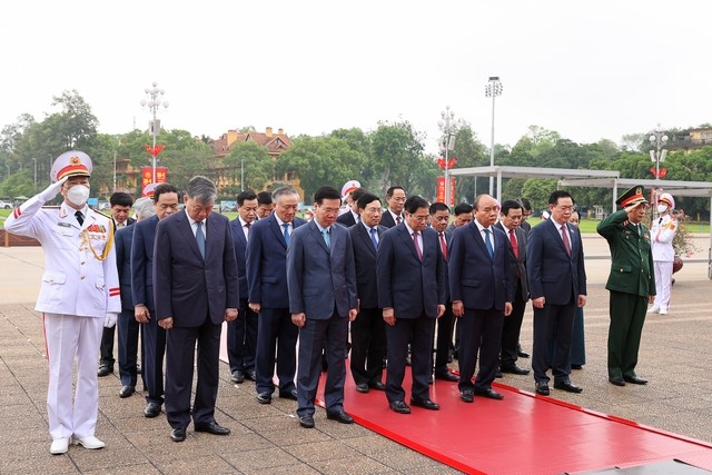 Lãnh đạo Đảng, Nhà nước thành kính tưởng nhớ Chủ tịch Hồ Chí Minh vĩ đại.