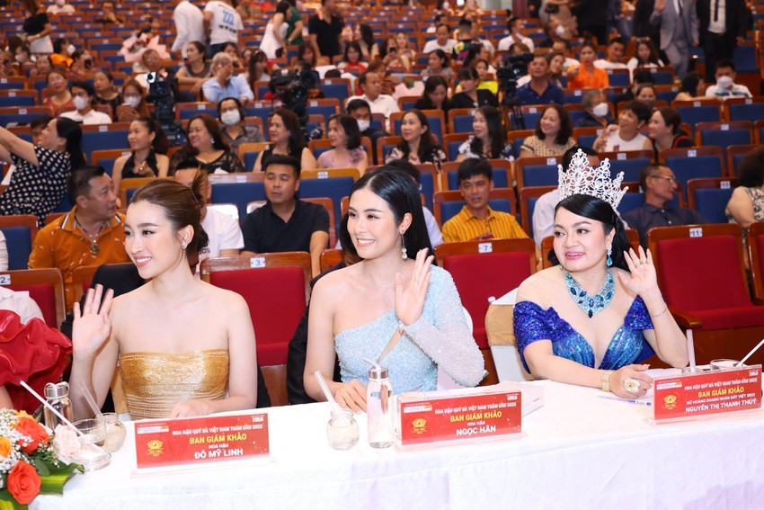 Hoa hậu Việt Nam Đỗ Mỹ Linh trong vai trò ban giám khảo cuộc thi Hoa hậu Quý bà Việt Nam Toàn cầu 2022.