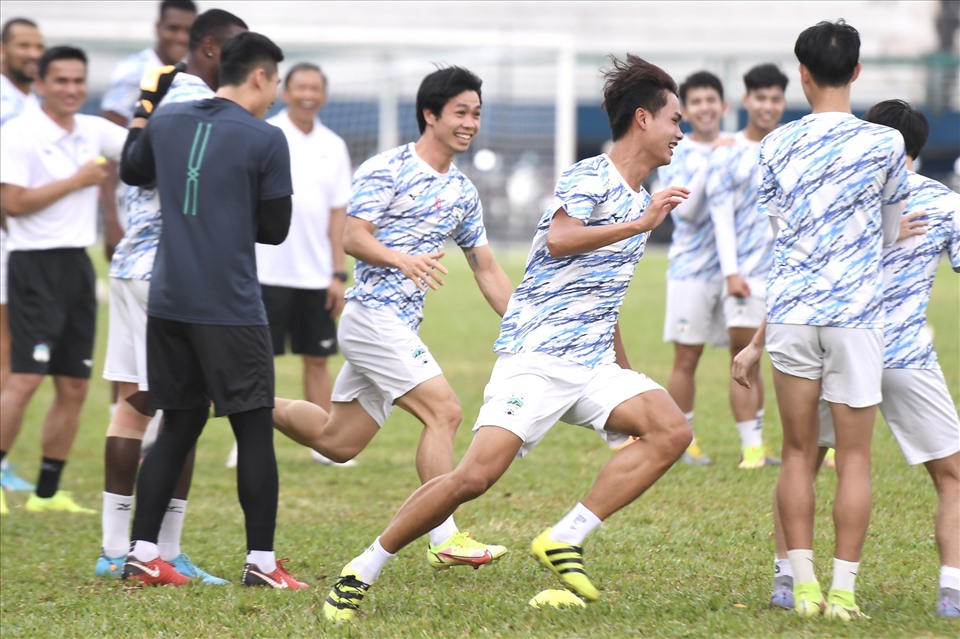 Theo quan sát, không khí buổi tập này của Hoàng Anh Gia Lai vẫn rất vui vẻ. Các học trò của huấn luyện viên Kiatisak vẫn giữ tinh thần thoải mái sau khi có trận hoà với Jeonbuk Hyundai Motors ở lượt đấu trước.