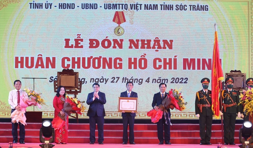 Sóc Trăng nhận Huân chương Hồ Chí Minh  do Chủ tịch nước trao tặng.