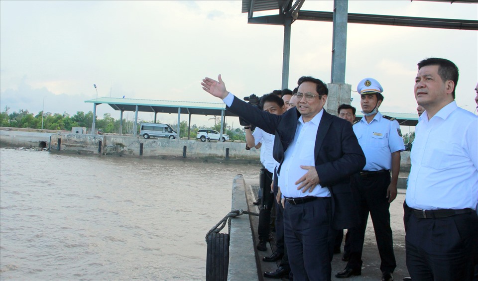 Trước đó vào chiều ngày 27.4, Thủ tướng Chính phủ có chuyến khảo sát cảng Trần Đề và một số công trình, dự án tại tỉnh Sóc Trăng.