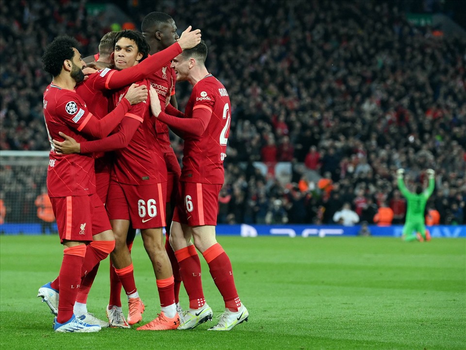 Liverpool đã đặt một chân vào chung kết sau khi đánh bại Villarreal trên Anfield. Ảnh: AFP.