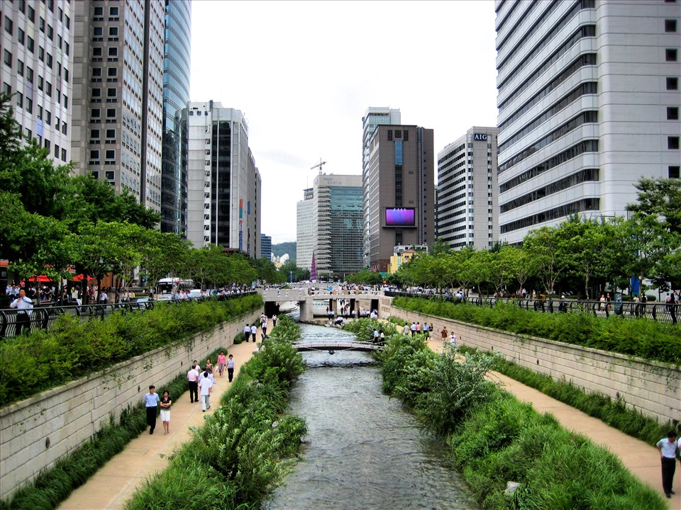 Đề án cải tạo sông Cheonggyecheo rất thành công của Seoul, Hàn Quốc.