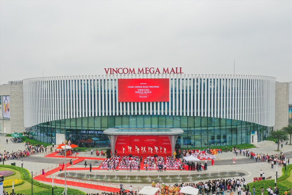 Vincom Mega Mall Smart City có quy mô lên tới 68.000m2 với sự góp mặt của các thương hiệu lớn trong nước và thế giới.