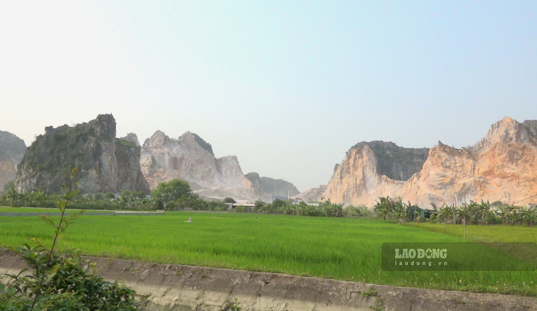 “Thủ phủ” các mỏ đá ở xã Hà Tân, huyện Hà Trung (Thanh Hóa).