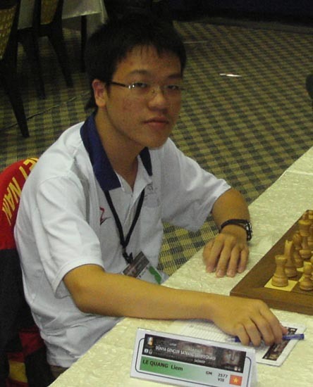 Năm 2009, Lê Quang Liêm vô địch giải Kolkata dù đối đầu với 13 kỳ thủ được đánh giá cao hơn. Sau đó 1 năm, Lê Quang Liêm cùng các đồng đội tại tuyển cờ vua Việt Nam đoạt huy chương bạc giải cờ vua đồng đội Tata Steel ở Ấn Độ. Ảnh: Kolkata