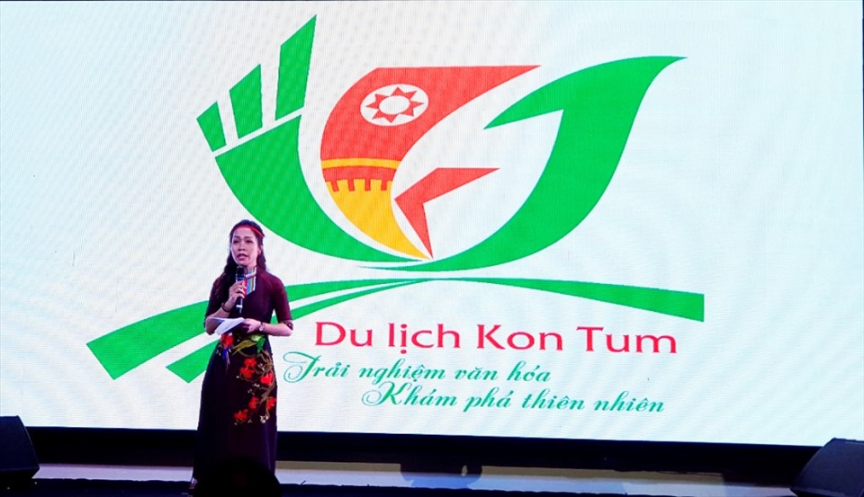 Logo và Slogan của du lịch Kon Tum chính thức được công bố tại Diễn đàn “Du lịch Kon Tum - Tiềm năng và phát triển” vừa qua. Ảnh: BTC