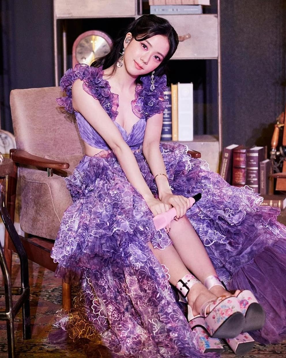 Trong bức ảnh này, Jisoo trông như một nàng công chúa trong truyện cổ tích. Ảnh: Instagram