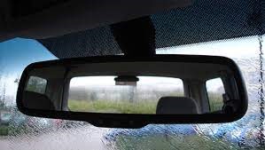 Gương chiếu hậu trong xe ôtô có tác dụng quan trọng với tài xế. Ảnh: Phong Trần