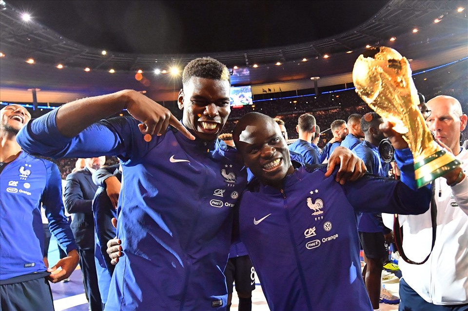 Pogba và Kante khi cùng nhau vô địch World Cup 2018. Ảnh: AFP