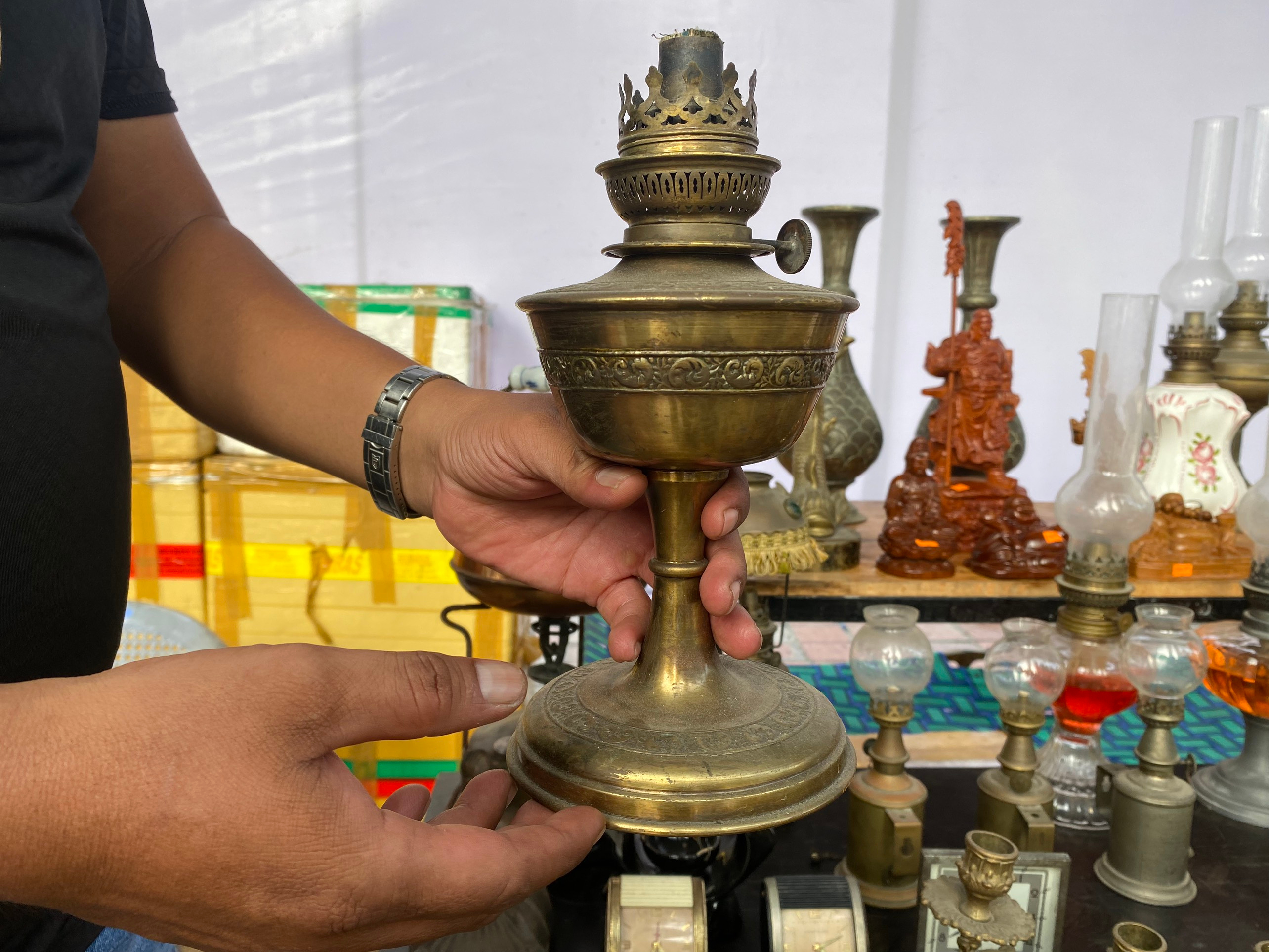 Đèn dầu của Pháp năm 1950 thế kỷ trước...