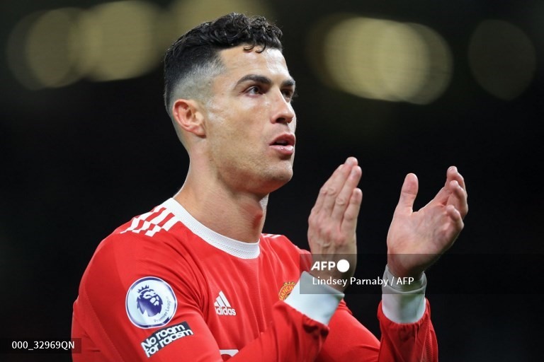 Ronaldo lại sắm vai người hùng để giúp Man United có được 1 điểm trước Chelsea.  Ảnh: AFP