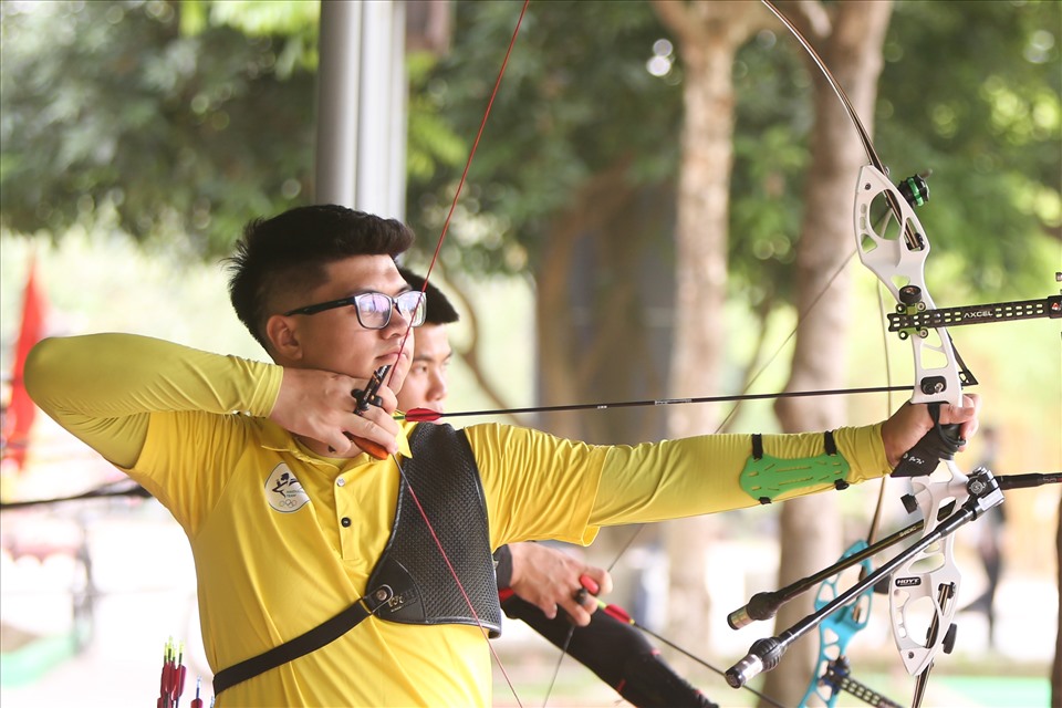 Bất ngờ nhất với người hâm mộ khi cung thủ Nguyễn Hoàng Phi Vũ không góp mặt. Lý do được đưa ra là bởi Nguyễn Hoàng Phi Vũ không có thành tích tốt ở giải vô địch quốc gia 2021 và giải vòng loại tuyển chọn vận động viên dự SEA Games 31.