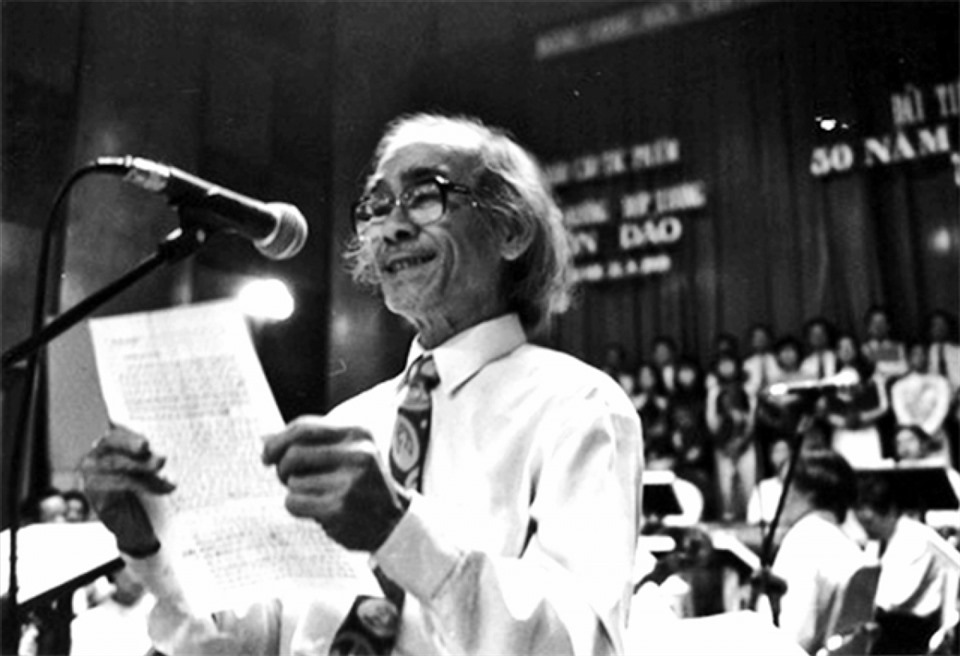 Nhạc sĩ Hoàng Hà trong chương trình 30 năm Đoàn giao hưởng Đài Tiếng nói Việt Nam. Ảnh tư liệu