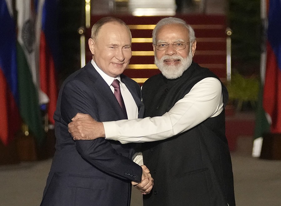 Tổng thống Nga Vladimir Putin và Thủ tướng Ấn Độ Narendra Modi. Ảnh: AP