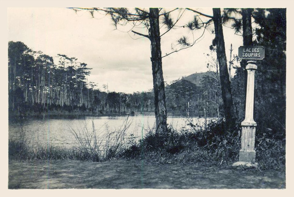 Lac des Soupirs (hồ Than Thở sau này) thập niên 1920.