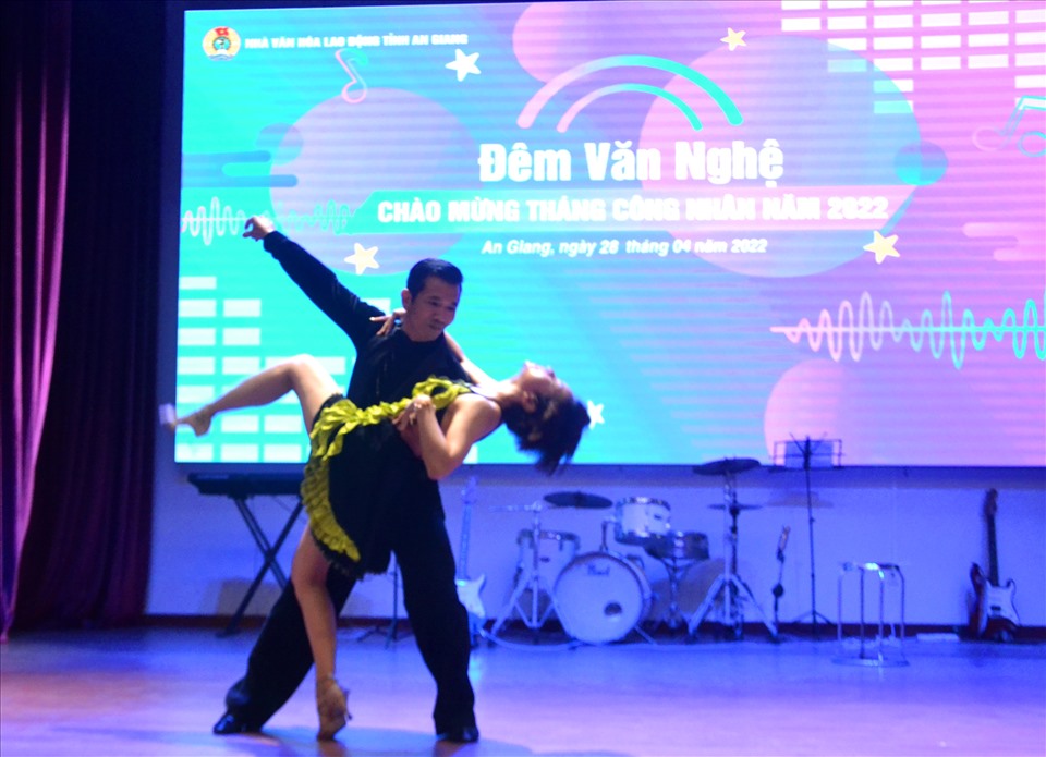 Tiết mục DanceSport sôi nổi. Ảnh: LT