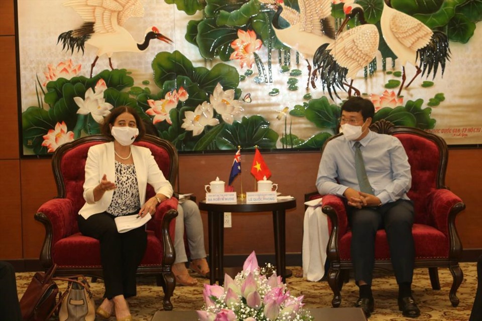 Đại sứ Australia Robyn Mudie gặp ông Lê Quốc Phong, Bí thư Tỉnh ủy Đồng Tháp để thảo luận về các ưu tiên của tỉnh đối với phát triển bền vững và tăng trưởng kinh tế. Ảnh: ĐSQ Australia