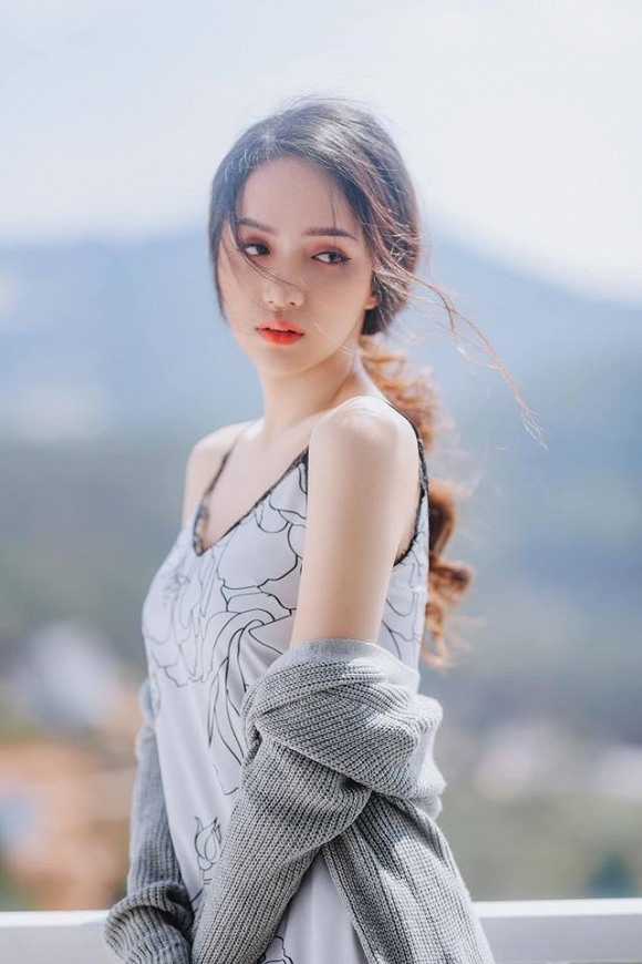 Hoa hậu Hương Giang thay đổi nhiều từ sau khi hoạt động trong nghệ thuật.