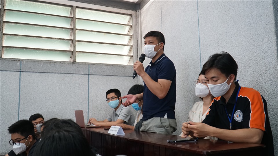 Sinh viên đặt câu hỏi cho GS Ngô Bảo Châu.