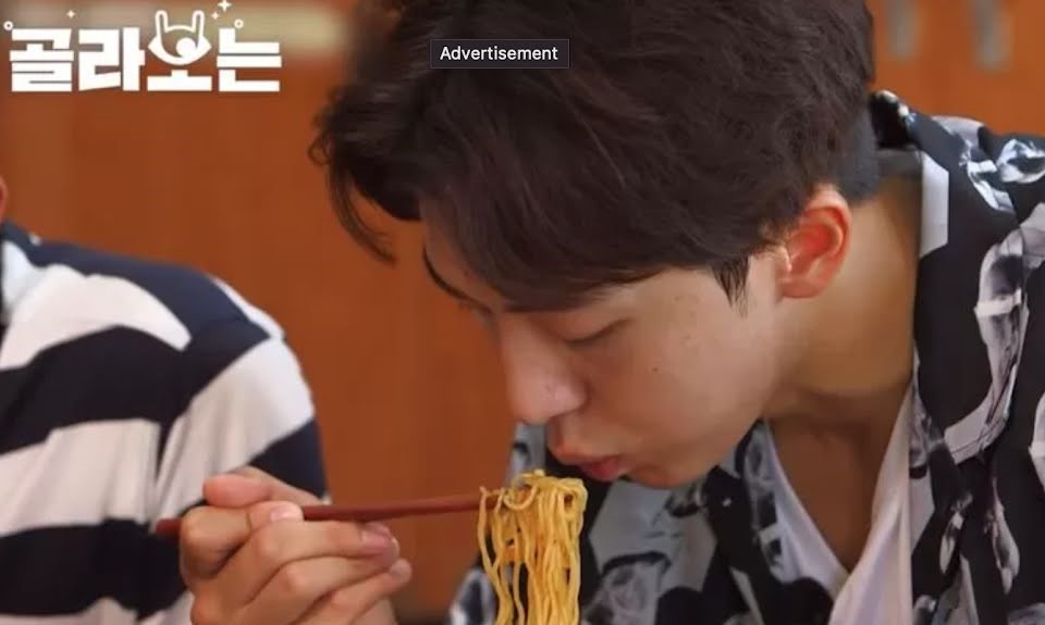 Nam Yoo Hyuk trong “Twenty Five, Twenty One” từng có cuộc sống nghèo khổ, ăn mì suốt năm lớp ba. Ảnh: CMH