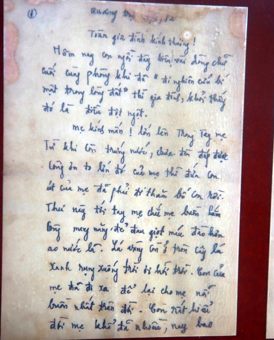 Trang đầu tiên trong bức thư của liệt sĩ Huỳnh. Ảnh: Hưng Thơ.