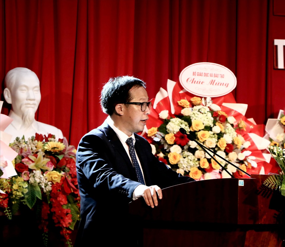 PGS. TS Lê Anh Phương - Hiệu trưởng Trường Đại học Sư phạm, Đại học Huế phát biểu tại lễ kỷ niệm. Ảnh: PĐ.